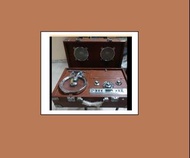 復古手提式黑膠唱機款 CD機 Retro-Style portable CD player