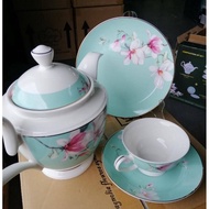 LOOSE ITEM Vantage Tea & Dinner Set Magnolia Blue