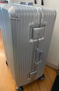 銀色28” 厚鋁料大扣款行𢻯箱旅行箱行李喼旅行喼TSA lock 360 wheels silver luggage baggage suitcase  行李箱 登機箱 旅行喼 travel hand