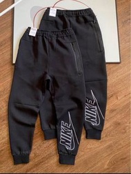 外國預訂 Nike 大swoosh logo 拉鍊口袋束腳長褲