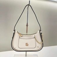 กระเป๋าสะพายข้างเเบบมีใบลูก LYN มี 5 สีทรงพอชมาพร้อมใบลูก เเต่งอะไหล่เเละมินืกระเป๋าด้านหน้า  ทรงสวย