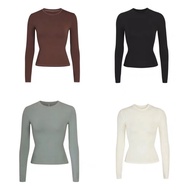 XGIQ Skims T-shirt - Slim-Fit Long Sleeve with Round Neck
