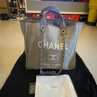 Chanel 灰色帆布沙灘包