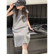 Denim dresses for girls, sleeveless skirts, foreign style denim skirts, foreign style denim dresses.