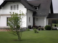 比芭利昂娜旅館 (House Biba & Leona)