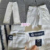 N48 Akademiks White Waist 30 Hips 42 Length 38 Crotch 11 Legs 8