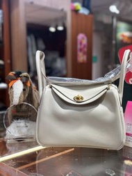 ✨門市現貨 無需預約✨ 💕歡迎截圖查詢💕 Hermes Lindy 26 冰川白 beton  金扣 evercolour