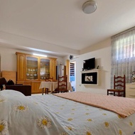 โรงแรม Private Flatlet in a Villa with Pool - 6 Guests Max - แนกซ์ซาร์