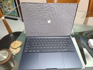 MACBOOK AIR 13.6 INCH 16GB ram 256GB SSD