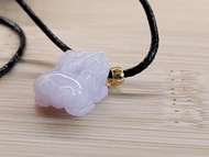 【親翠】天然翡翠 冰紫羅蘭手工雕18K金扣頭小貔貅皮繩鎖骨鏈