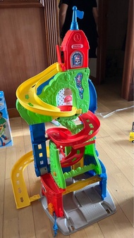 Fisher Price 費雪 幼兒 toy 兒童 玩具 toys Little People Sit N Stand Skyway Garage Race Track + 2 Wheelies Ca