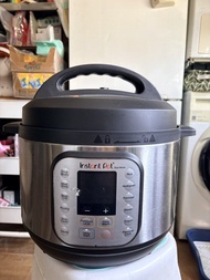 購於英國Instant Pot Duo Nova 100（約 9.46 公升）超大容量 7 合 1 多功能智慧萬用鍋。可小議
