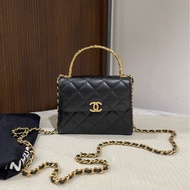 Chanel香奈兒黑金 鏤空琺瑯手柄 Kelly芯片款，配件防塵袋