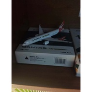 [Ready Stock] Phoenix 04604 1: 400 Qantas Australian Airlines B787-9 VH-ZNH, Factory Slightly Defect