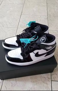 Air Jordan 1 Mid 黑白漆皮