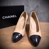 Chanel 經典款雙色Clogo高跟鞋 38C 8公分