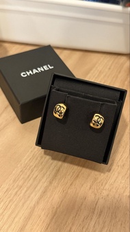 Chanel 26b CC Stud Earrings Gold Tone 耳環 圈