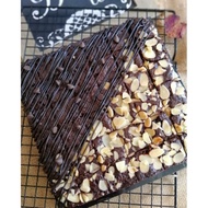 CHOC DRIZZLE +ALMOND BROWNIES