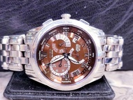CITIZEN Watch 男庄星辰Eco Drive Perpetual Calander WR100 石英太陽能星期日曆月份24小時两地時間多功能手錶連原廠不銹钢錶帶42mm