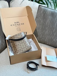 💜COACH 蔻馳Mollie Bucket Bag 小號奶茶色水桶包 手拿/手提/斜挎/單肩 通勤/生日/節日/情人節禮物