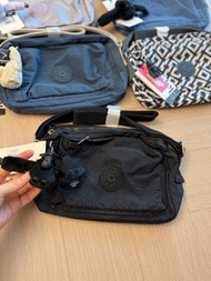 Kipling 多層隨身斜背包 型號 : Abanu M 純黑色
