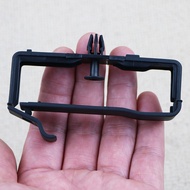 CJ7F 30721387 คำเตือนฉุกเฉินสามเหลี่ยม Mount Bracket ผู้ถือสนับสนุน Fixed Buckle สำหรับ Volvo S40 V5