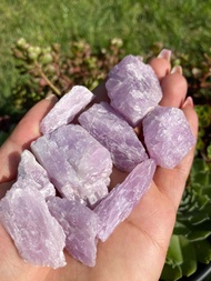 Kunzite สีม่วงดิบธรรมชาติ Kunzite หยาบสีม่วง