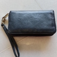 Preloved Fossil zipped leather wallet women