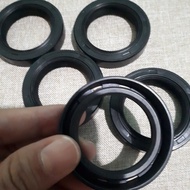 OIL SEAL TC 15.88 x 25.4 x 6.35 . TC 15.88 25.4 6.35 NBR