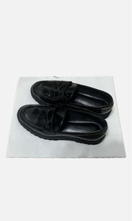 Charles & Keith 黑色厚底樂福鞋