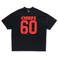 New Era เสื้อยืดแขนสั้นรุ่น Kansas City Chiefs Nfl Historic Black Oversized Short Sleeve T-Shirt
