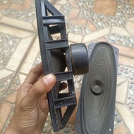 Old-school speaker with solid bass