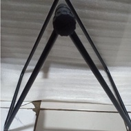 Strummer brand folding stand, maximum 29 inches