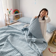 ชุดเครื่องนอน ผ้าห่ม ผ้าปูที่นอน ปลอกหมอน สามชิ้น 5 ฟุต 6.5 ฟุต: