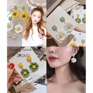 Daisy Flower Piercing Earrings for Women / Women's Fashion Accessories Daisy Flower Earrings