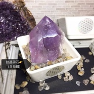 💜玻利維亞紫水晶骨幹原礦Amethyst from Bolivia.柱晶尖端體帶七彩彩虹光/水晶擺件舒壓療癒金字塔能量晶柱/附送生命之花鈦晶碎石淨化消磁方型座🉑️淨化消磁其他水晶商品.水晶牙柱原晶石無打磨/開智慧招貴人招財/(2️⃣號)一物一拍「🈵️千免運」