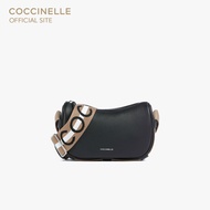 COCCINELLE กระเป๋าสะพายผู้หญิง รุ่น RAQUEL MINI CROSSBODY BAG 550101 สี NOIR/CUIR
