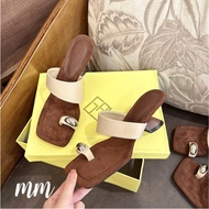 New basic flip-flops, very easy to mix and match, full box QCCC product