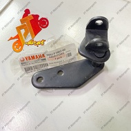 (BERANI JAMIN 100% HLY!) Y125ZR FOOTREST BRACKET 1 & 2 125Z 125ZR FRONT SIDE STAND BRACKET 5BU-F7462