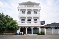 Hotel O near Masjid Raya Al-Mashun formerly Hotel Wisma Yuli