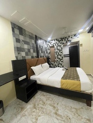 Hotel Amber Empire Vile Parle Near T1 Airport