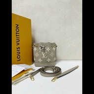 LV  nano noe
大象灰老花抽繩小水桶