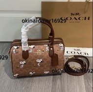 COACH蔻馳 Rowan史努比聯名枕頭包