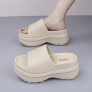 LAVA 108 พร้อมส่งในไทย รองเท้าส้นตึกเสริมสูง8ซม สวมใส่สบาย รองเท้าแฟชั่นสำหรับผู้หญิง