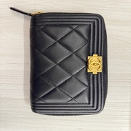 Chanel boy款 黑色中夾