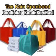 Tas Kain Spunbond Goodie Bag Box Ukuran Dus Kue Brownies / Nasi Kotak 18x18 20x20 22x22 25x25 Untuk Kantong Belanja Lipat Toko Kue Souvenir Ulang Tahun Tahlilan Syukuran Parsel Besek Tasyakuran Paper bag Hantaran Thinwall  Mika Bento Hajatan Pernikahan