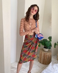 Sue.loveseveryday Red Energy Wrap Skirt - กระโปรงฟรีไซส์ลาย Red Energy