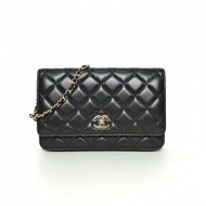 CHANEL CFWOC19黑色羊皮晶片開淺金扣足球調節扣肩帶肩背包