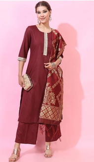 ชุดเสื้อผ้า ผู้หญิงอินเดีย พร้อมกางเกง สีแดง และ ผ้าคลุม