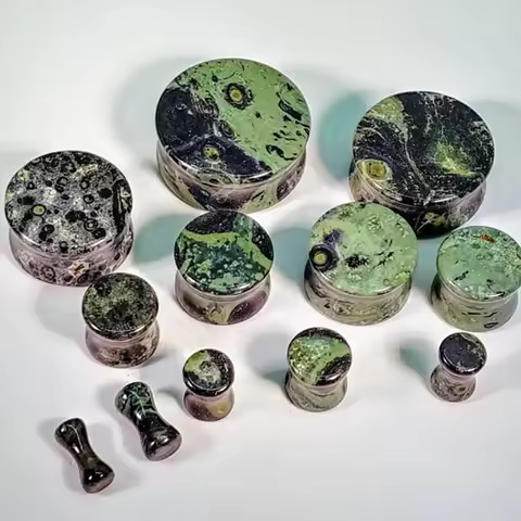 2pcs Green Eye Stone Ear Gauge Plug Ear Expander Flesh Tunnel Piercing Expander Ear Stretcher Body P